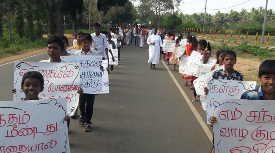 சக குழுக்கள் மற்றும் சமூக மாற்றம்.